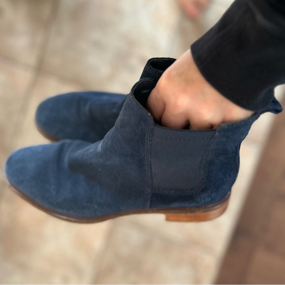 Clarks Clarkdale Arlo Blue Suede Chelsea Boots - Picture 4 of 7